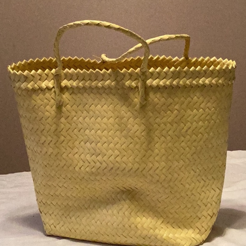 Straw beach bag
